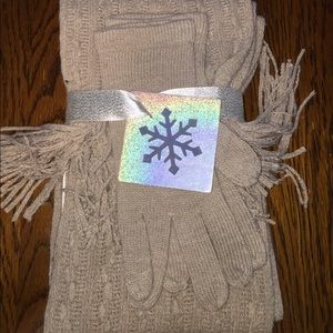 New York & Company Grey Scarf And Gloves Gift Set